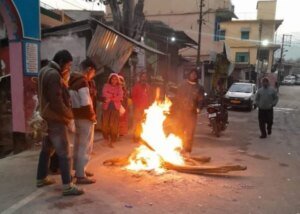 शीतलहर से बचाव को जिला प्रशासन अलर्ट, जनपद में अलाव व रैन बसेरे संचालित; डीएम आकांक्षा कोंडे के निर्देश पर कंबल वितरण, स्वास्थ्य व राशन आपूर्ति व्यवस्था सुदृढ़