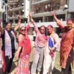 MDDA एचआईजी कॉलोनी में रंगारंग होली कार्यक्रम, खूब उड़ा अबीर-गुलाल