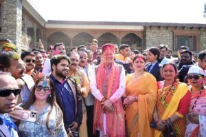 होली मिलन के लिए सीएम आवास में उमड़ी भारी भीड़, साढ़े तीन घंटे से अधिक समय तक लोगों के बीच रहे मुख्यमंत्री पुष्कर सिंह धामी