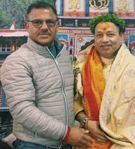 भगवान बदरीनाथ के दर्शनों को पहुंचे सूफी भजन गायक कैलाश खेर
