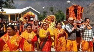 बदरीनाथ धाम के लिए रवाना हुई शंकराचार्य की गद्दी व गाडू घड़ा तेल कलश यात्रा, 23 अप्रैल को खुलेंगे कपाट