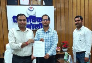 बिना DPR शुरू हुआ निर्माण, रविग्राम खेल मैदान को लेकर विरोध तेज, जनप्रतिनिधियों ने जिलाधिकारी को सौंपा ज्ञापन, पहले समतलीकरण फिर निर्माण की मांग