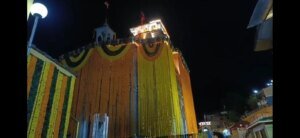 नरसिंह जयंती पर सजा ज्योतिर्मठ का ऐतिहासिक मंदिर, 25 क्विंटल फूलों से हुआ भव्य श्रृंगार