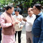 जन शिकायत की पड़ताल करने मौके पर पहुंचे सीएम धामी, वीडियो कॉल के जरिए अधिकारियों को दिखाई स्थिति