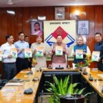 सीएम धामी ने लोक निर्माण विभाग की मास्टर प्लान पुस्तिका का किया विमोचन