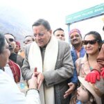 सीएम धामी का माणा दौरा, महिला सशक्तिकरण और विकास पर जोर