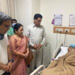 पूर्व मुख्यमंत्री मेजर जनरल भुवन चंद खंडूरी का हालचाल जानने पहुंचे पूर्व कैबिनेट मंत्री सुरेंद्र सिंह नेगी व पूर्व मेयर हेमलता नेगी