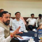 कोटद्वार : सफाई कर्मचारी आयोग के उपाध्यक्ष ने नगर निगम सभागार में ली अधिकारियों की बैठक