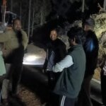 तेज आंधी-तूफान से गिरा पेड़ बना बाधा, पुलिस व SDRF टीम ने त्वरित कार्यवाही कर बहाल कराया यातायात