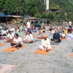 कंडोलिया मैदान और सिरासू गंगा तट पर हुआ योगाभ्यास, बड़ी संख्या में लोगों ने की सहभागिता