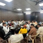 मतदाता सूची के विशेष पुनरीक्षण को लेकर राजनीतिक दलों के प्रतिनिधियों संग बैठक