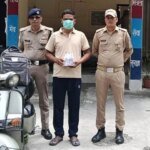 पौड़ी गढ़वाल : स्कूटर से शराब की सप्लाई करने वाला शराब तस्कर चढा पुलिस के हत्थें