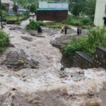 मालदेवता में 233 मिमी रिकॉर्ड बारिश, चारधाम यात्रा दो दिन के लिए स्थगित, कई हाईवे बंद
