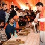 मुख्यमंत्री ने धोए शिवभक्त कांवड़ियों के पैर, पुलिसकर्मी और पर्यावरण मित्र सम्मानित