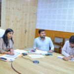 वन भूमि हस्तांतरण के लंबित मामलों पर डीएम स्वाति एस. भदौरिया सख्त, समयबद्ध निस्तारण के निर्देश, बैठक में अनुपस्थित रहने पर लोनिवि के अधीक्षण अभियंता को नोटिस और वेतन रोकने के आदेश