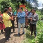 प्रभावित परिवारों को राहत सामग्री और टेंट वितरित
