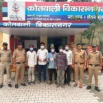 सार्वजनिक स्थान पर जुआ खेलने वाले अभियुक्तों को पुलिस ने किया गिरफ्तार