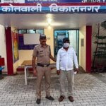 मोबाइल से सट्टा खिलाने वाला आरोपी गिरफ्तार, 5990 रुपये नकद बरामद
