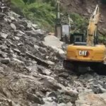 भूस्खलन से गंगोत्री और यमुनोत्री राष्ट्रीय राजमार्ग कई स्थानों पर बाधित, यात्रियों से सतर्क रहने की अपील