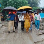 कांवड़ मेला संपन्न होते ही कुंभ की तैयारियों को युद्ध स्तर पर आगे बढ़ाने में जुटा मेला प्रशासन, बारिश के बीच मेलाधिकारी सोनिका ने अनेक क्षेत्रों का पैदल भ्रमण कर तैयारियों का लिया जायजा