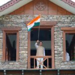 सीएम धामी ने मुख्यमंत्री आवास पर तिरंगा लगाकर दिया ‘हर घर तिरंगा’ का संदेश, कहा – हर नागरिक राष्ट्रध्वज के सम्मान और राष्ट्रभक्ति की भावना के साथ अभियान में सहभागिता करे