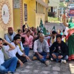 ज्योर्तिमठ अस्पताल में डॉक्टर और सुविधाओं का टोटा, यूकेडी का धरना