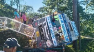 पौड़ी-कोटद्वार मार्ग पर भदालीखाल के पास खाई में गिरी GMOU की बस, प्रेशर पाइप फटने से बिगड़ा संतुलन; पुलिस ने रेस्क्यू कर सभी यात्रियों को सुरक्षित निकाला, टला बड़ा हादसा