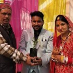 शादी की खुशियों के बीच रोपे फलदार पौधे, दिया पर्यावरण संरक्षण का संदेश